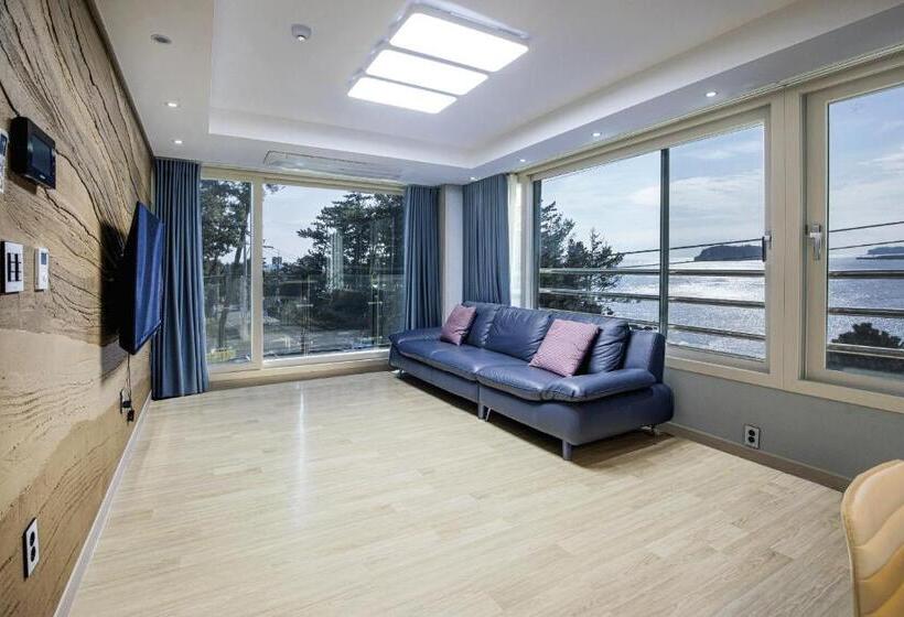 Люкс Superior Вид на Море, The Bay Jeju Resort