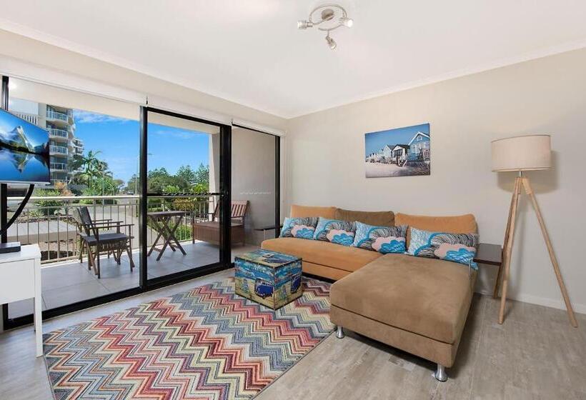 Superior 2-bedroom flat with a view, Joanne Apartments