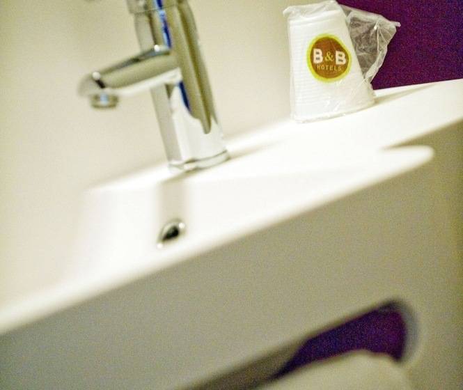 اتاق استاندارد چهار تخته, B&B Hotel Lyon St Priest