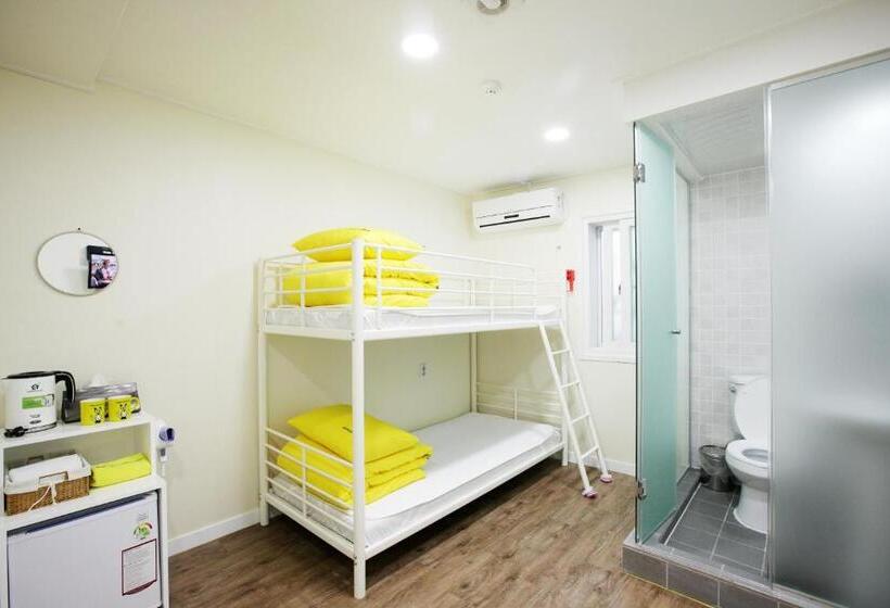 经济房, 24 Guesthouse Myeongdong Avenue