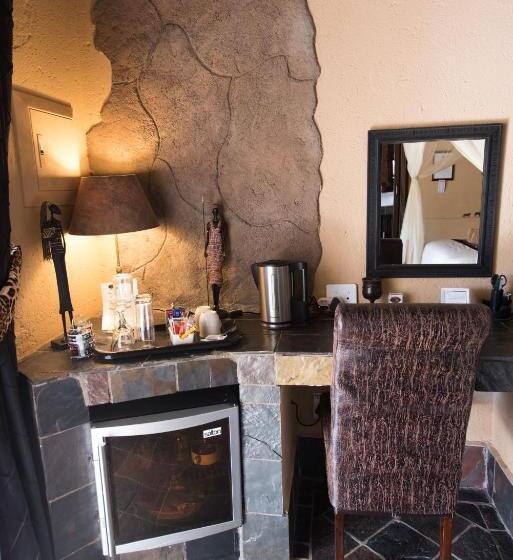 اتاق لوکس با تخت بزرگ, African Rock Lodge
