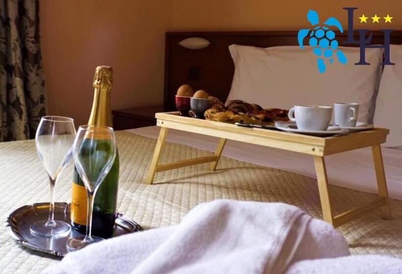 Номер Стандарт Вид на Море с Балконом, Lora Rda Luxury