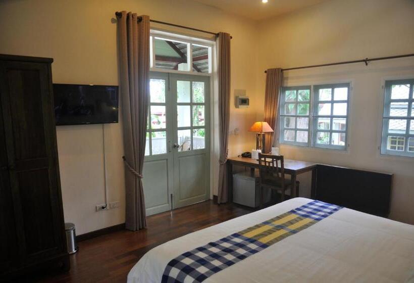اتاق لوکس با تخت بزرگ, Monoceros Resort