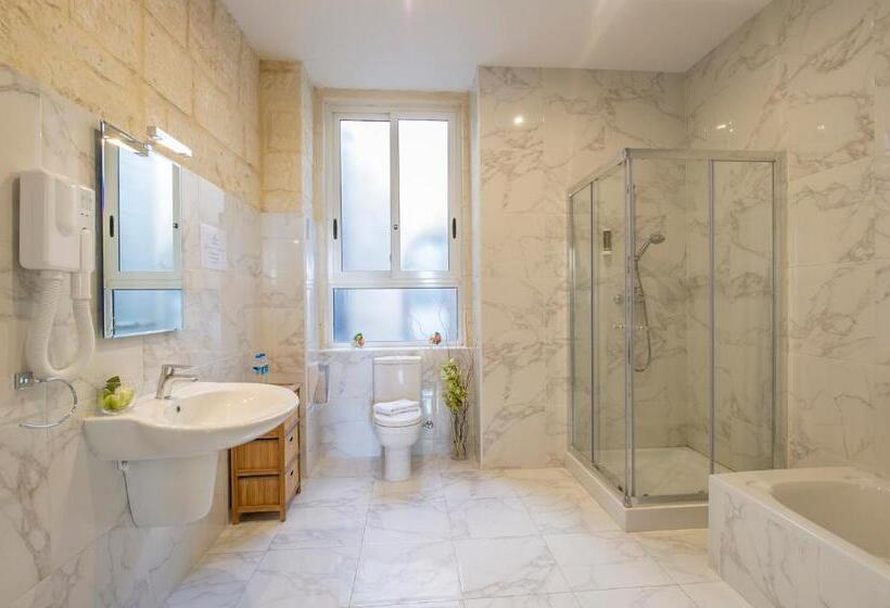 اتاق کلاسیک خانوادگی, Point De Vue Guesthouse
