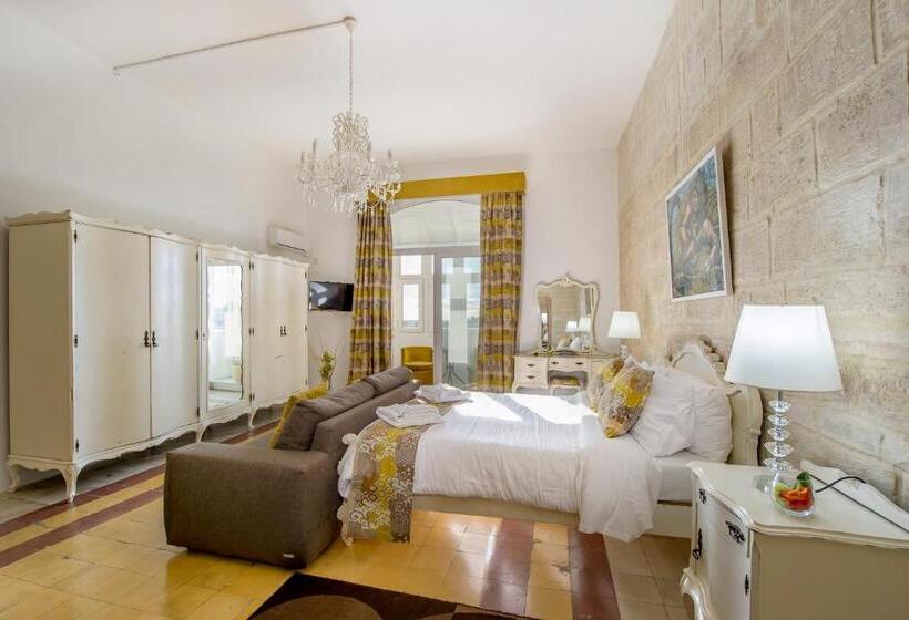 سوییت لوکس, Point De Vue Guesthouse