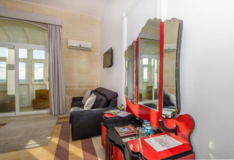 اتاق کلاسیک خانوادگی, Point De Vue Guesthouse