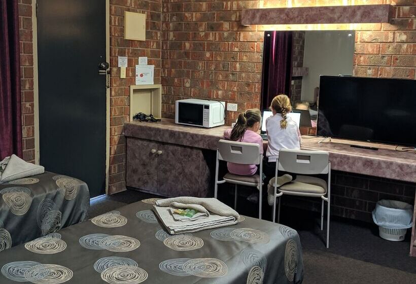 Номер Стандарт, The Argent Motel