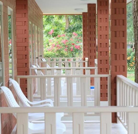 Семейный Номер Вид на Сад, Bayview Beach Resort