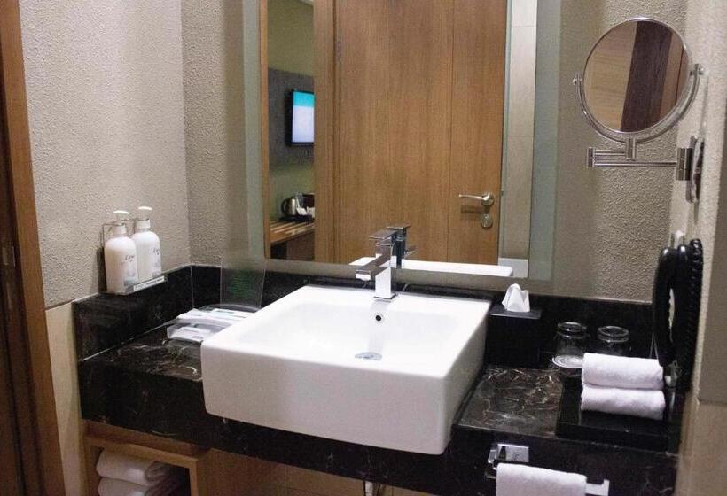 Номер Стандарт Двуспальная Кровать, Holiday Inn Cikarang Jababeka, An Ihg