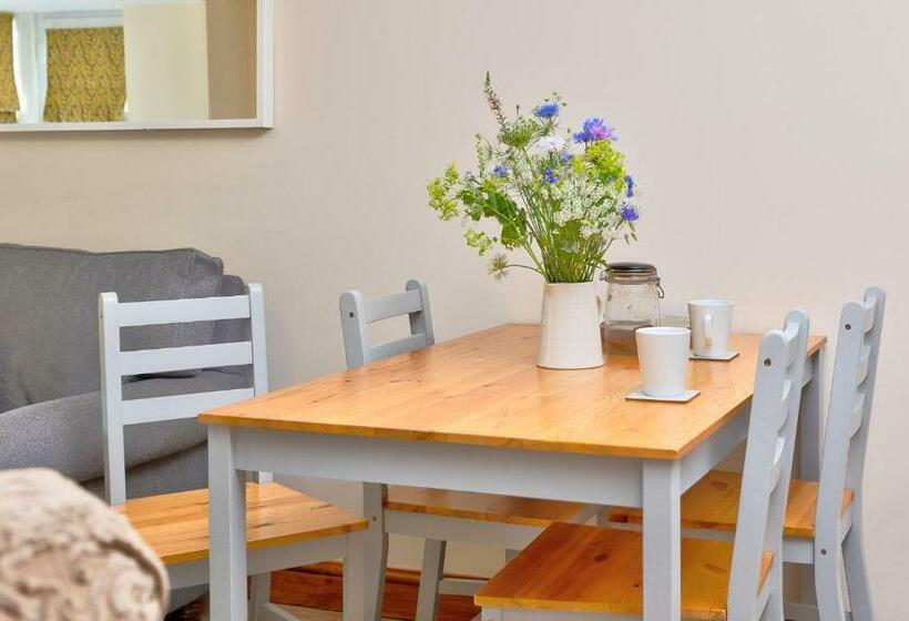 침실 2개 아파트, Howgills Apartments
