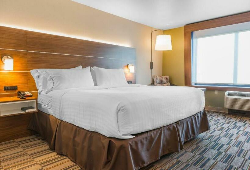 디럭스 룸 킹사이즈 침대, Holiday Inn Express & Suites Clarion, An Ihg
