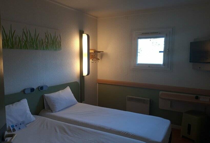 Номер Стандарт Трехместный, Ibis Budget Versailles Chateau Saint Cyr L Ecole