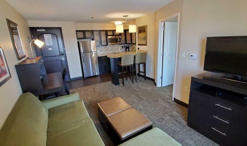 Люкс Кровать Кинг, Staybridge Suites Eau Claire   Altoona, An Ihg