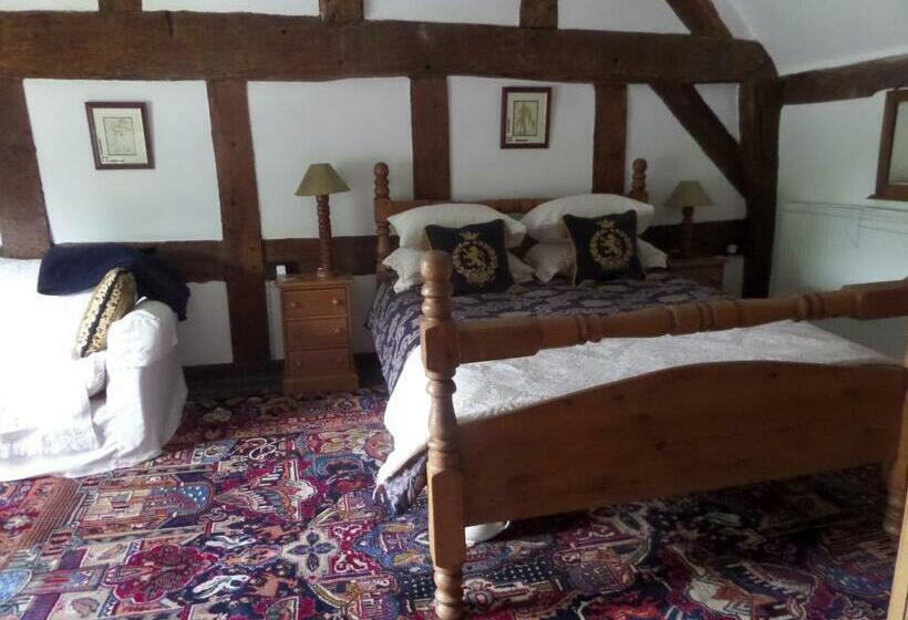 Номер Стандарт, Walford Court