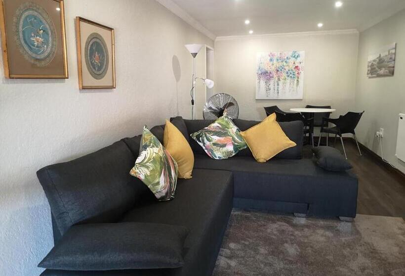 1 Sovrums Ekonomisk Lägenhet, Restawhile Guest House  Pretoria