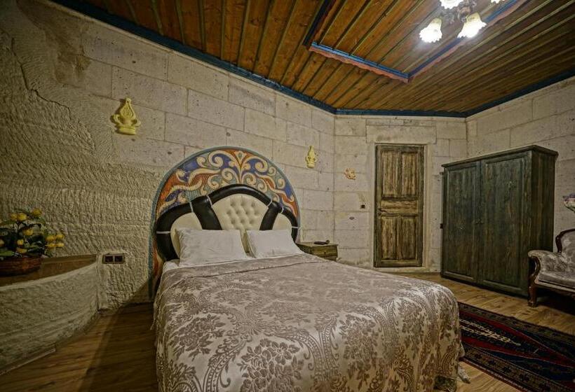 غرفة قياسية ثلاثية, Kayatas Cave Suites