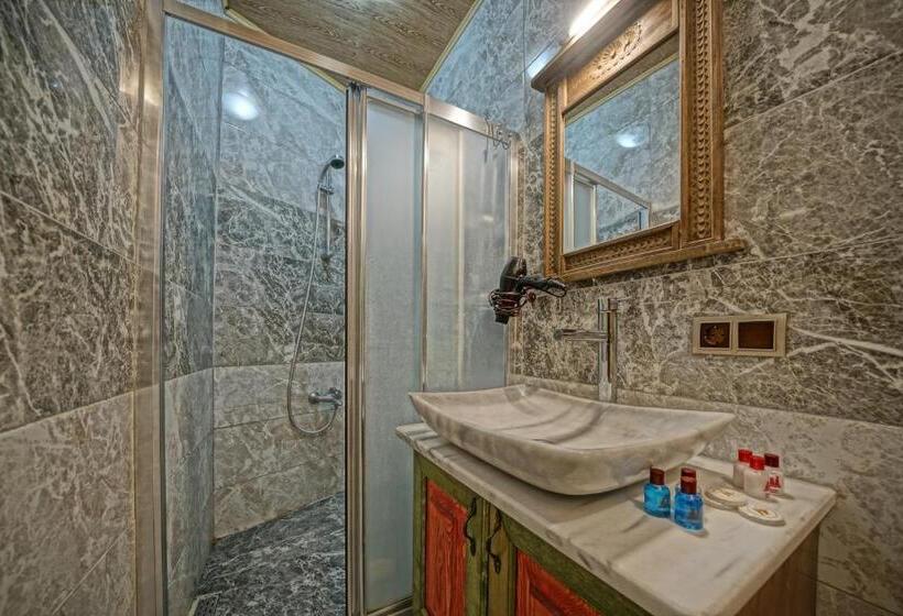 غرفة قياسية ثلاثية, Kayatas Cave Suites