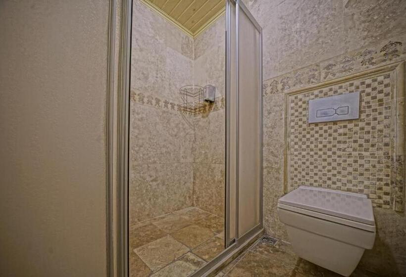 غرفة قياسية ثلاثية, Kayatas Cave Suites