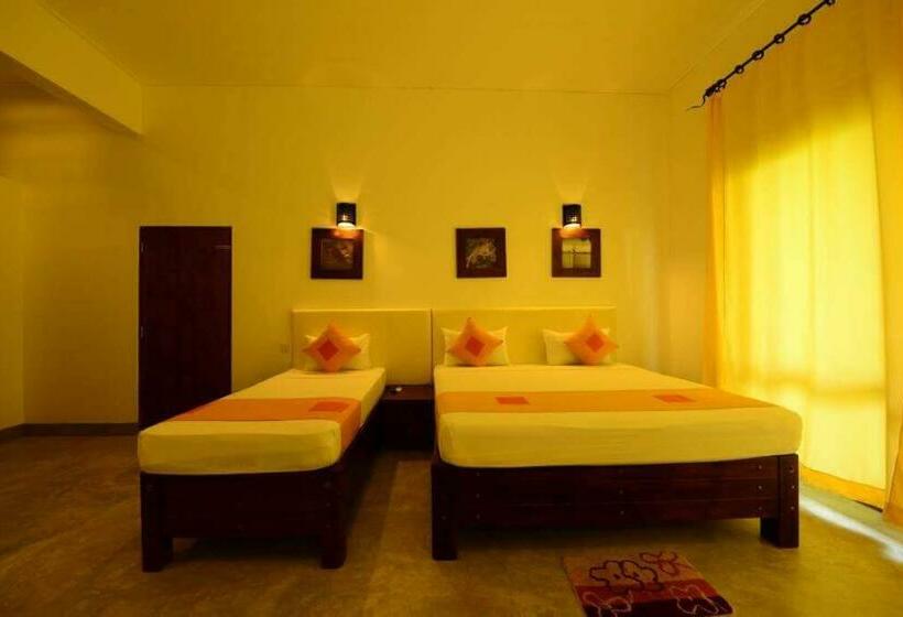 اتاق لوکس سه تخته, Nil Diya Mankada Safari Lodge