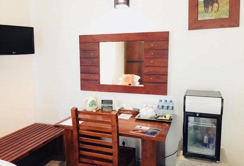 اتاق لوکس سه تخته, Nil Diya Mankada Safari Lodge