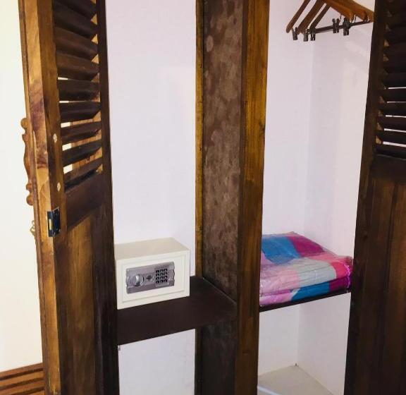 سوییت خانوادگی, Nil Diya Mankada Safari Lodge
