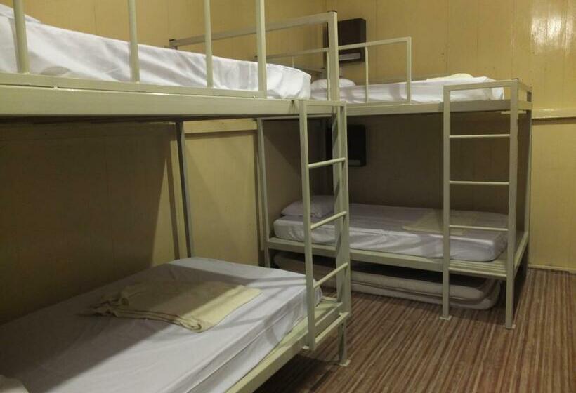 سرير فى غرفة مشتركه, Muntri House   Hostel
