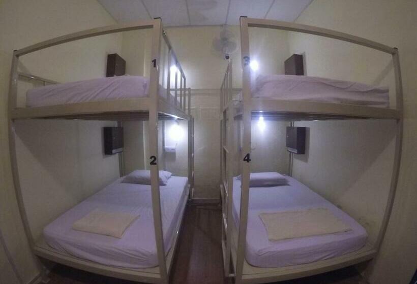 سرير فى غرفة مشتركه, Muntri House   Hostel