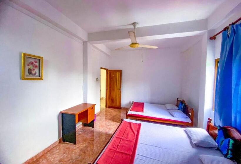 اتاق استاندارد چهارنفره با سرویس بهداشتی مشترک, Geesh Residence : Rooms In Jaffna