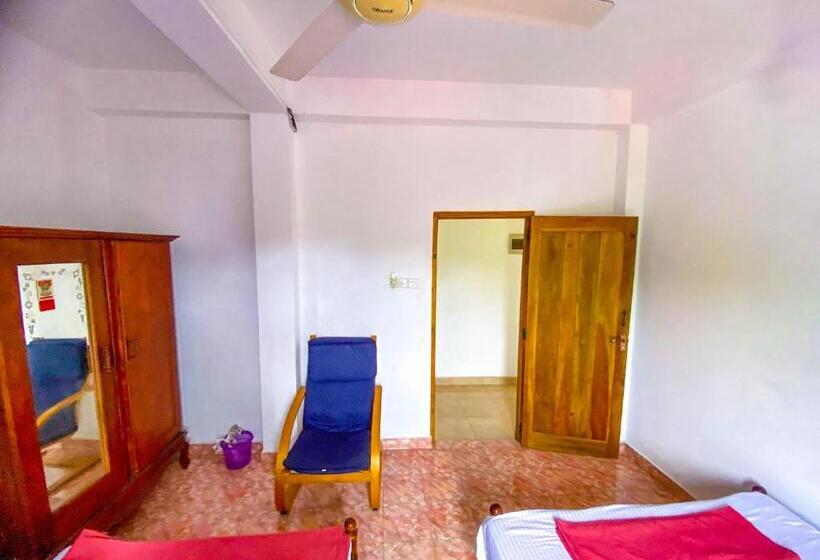 اتاق استاندارد چهارنفره با سرویس بهداشتی مشترک, Geesh Residence : Rooms In Jaffna