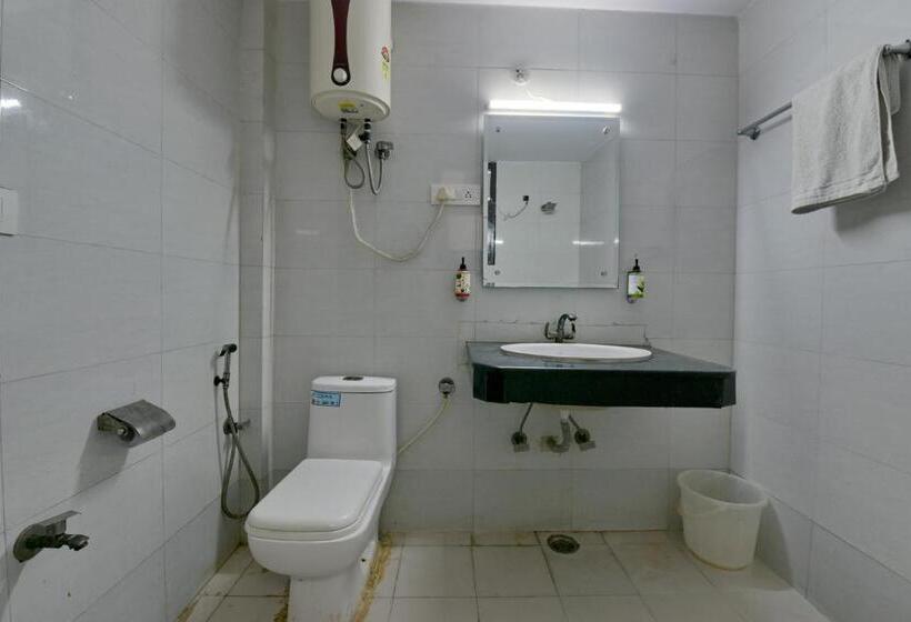 Номер Deluxe, Admire Inn Atta Market, Noida Sector 18