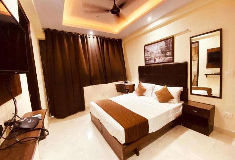 Номер Deluxe, Admire Inn Atta Market, Noida Sector 18