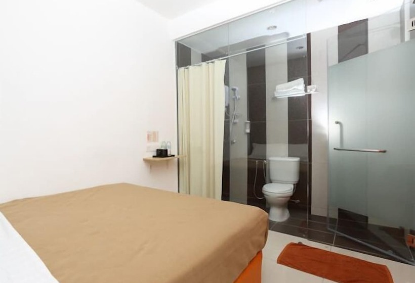 اتاق لوکس, 1 Hotel Taman Connaught