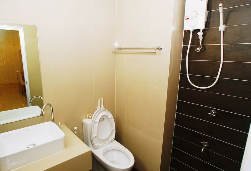 디럭스 룸, Riski Residence Ngamwongwan