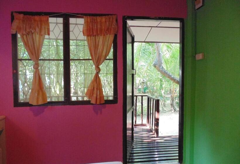 스탠다드 방갈로, Moonhut Bungalows