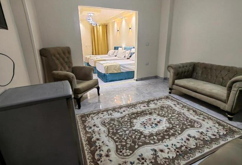 سوئیت با بالکن, Gem Overlooking Inn