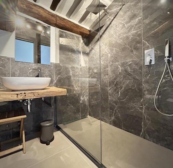 غرفة قياسية, New Moon Rooms