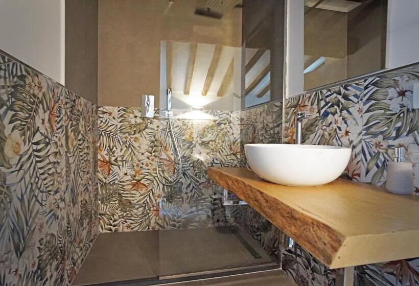 غرفة قياسية, New Moon Rooms
