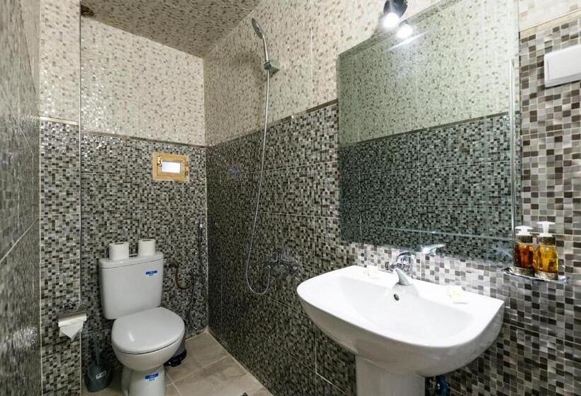 Superior Oda, Riad Amr