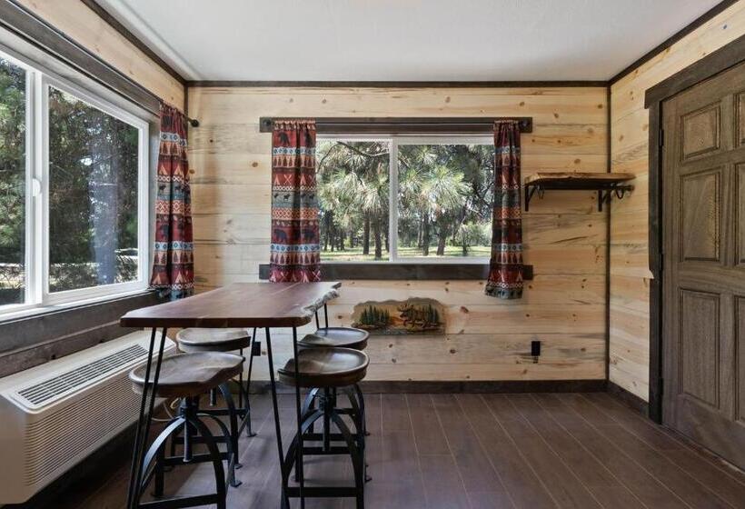 Family Suite, Lake Village Lodge