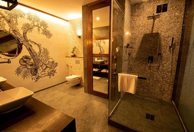 Номер Deluxe с Балконом, The Rockwall Boutique