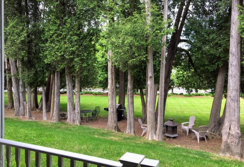 Студия Deluxe, Victorian Inn Elkhart Lake