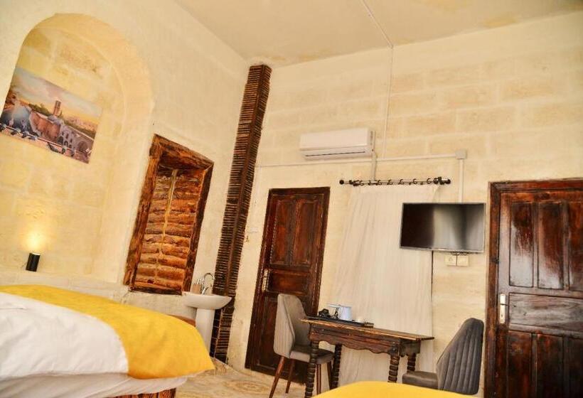اتاق لوکس, Karagül