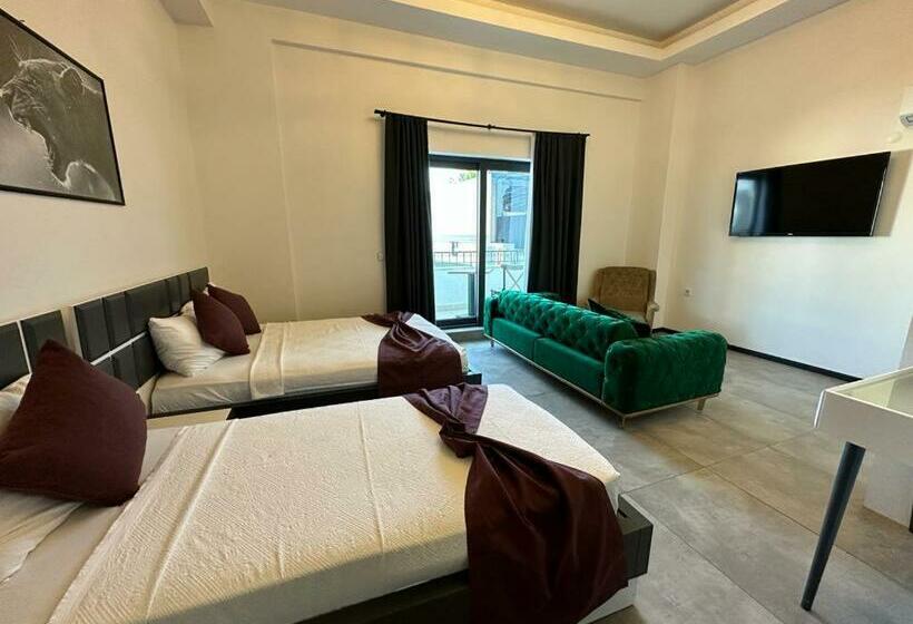 חדר משפחתי, Wb Weekend Otel