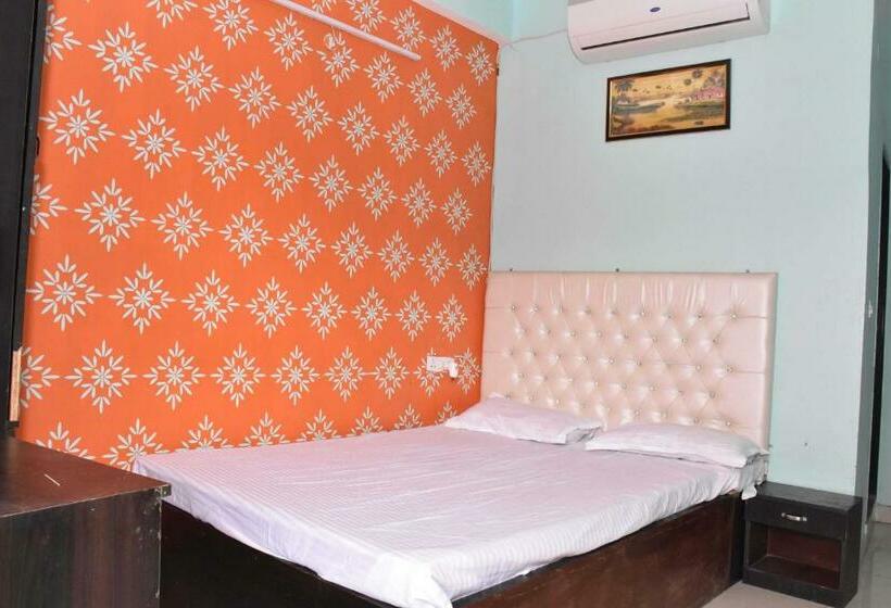 三人经典房间, Oyo 81183 Surbhi Guest House