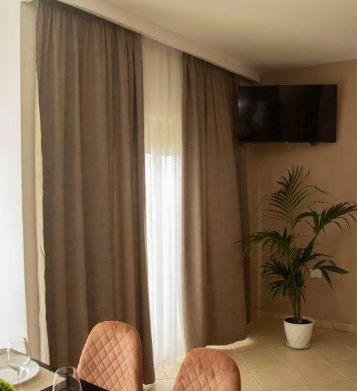 آپارتمان 1 خوابه با چشمانداز دریا, Wave Beachfront Apartments