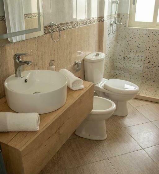 آپارتمان 1 خوابه با چشمانداز دریا, Wave Beachfront Apartments