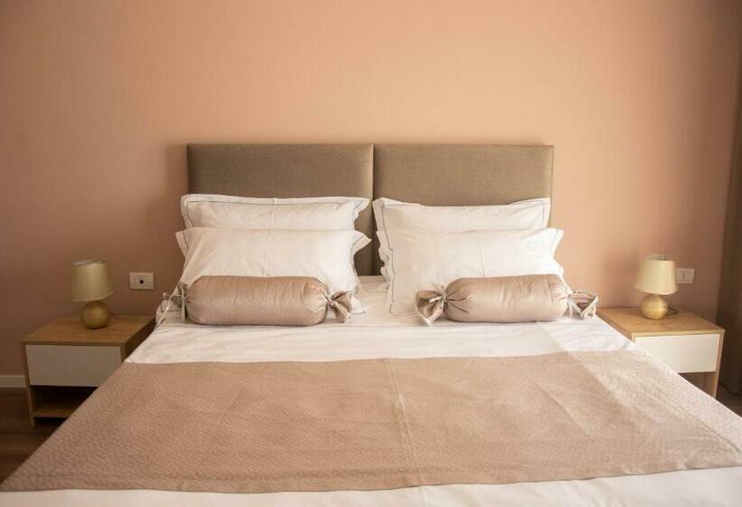سوییت با چشمانداز دریا, Wave Beachfront Apartments