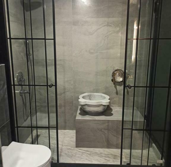 חדר דלוקס, Kurucesme Business
