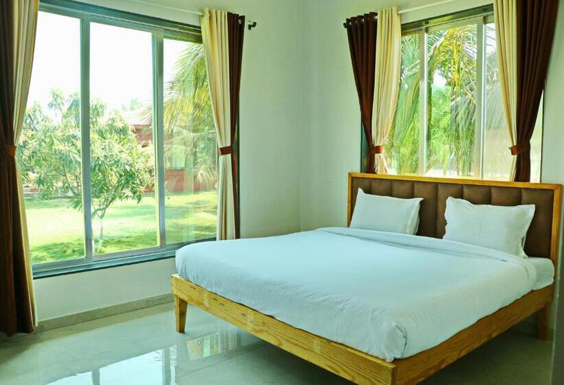 Люкс, Beach Village Resort