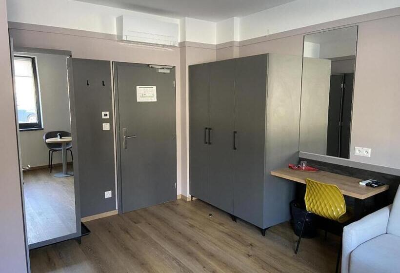 스위트, Tanker Apartments & Bistro čaradice